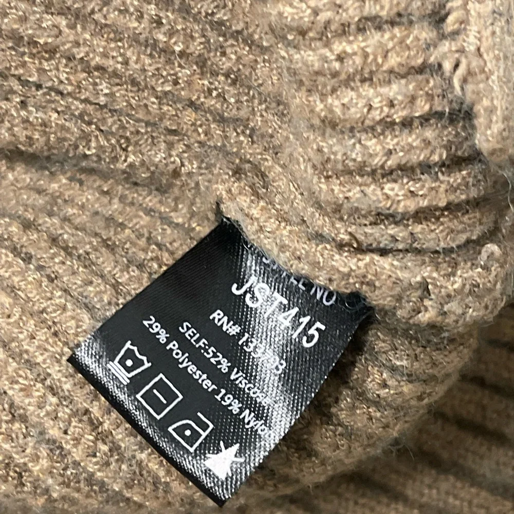 POL oversized distressed knit sweater L